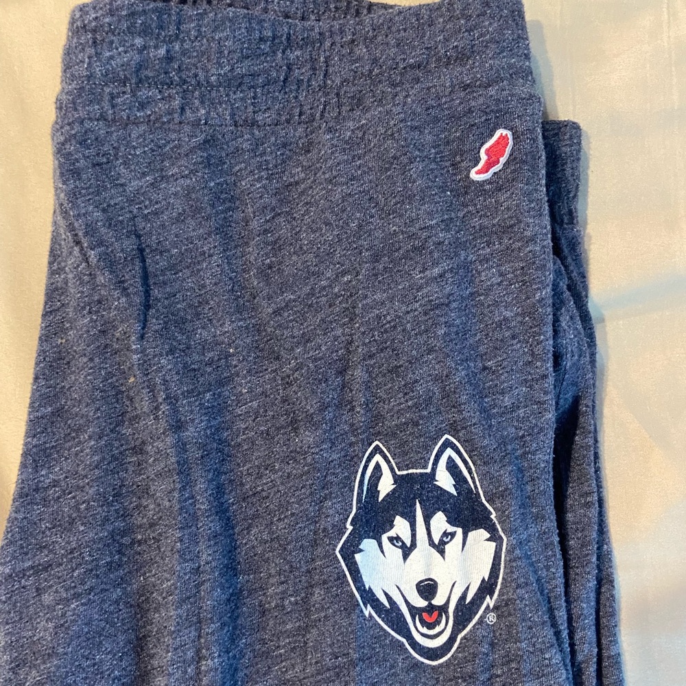 UConn Huskies joggers